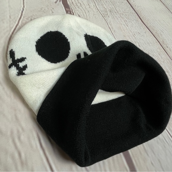 Tim Burton's The Nightmare Before Christmas black and white knit hat, OS - Picture 3 of 8